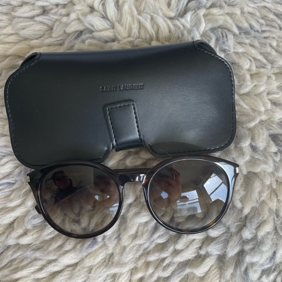 Saint Laurent tortoise shell sunglasses - Picture 2 of 5